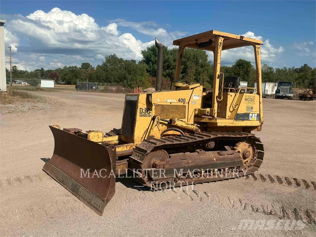 CAT D3C Buldozer sobre oruga