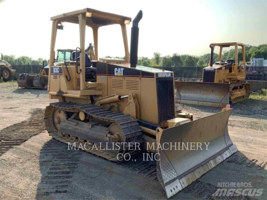 CAT D3CIII Buldozer sobre oruga