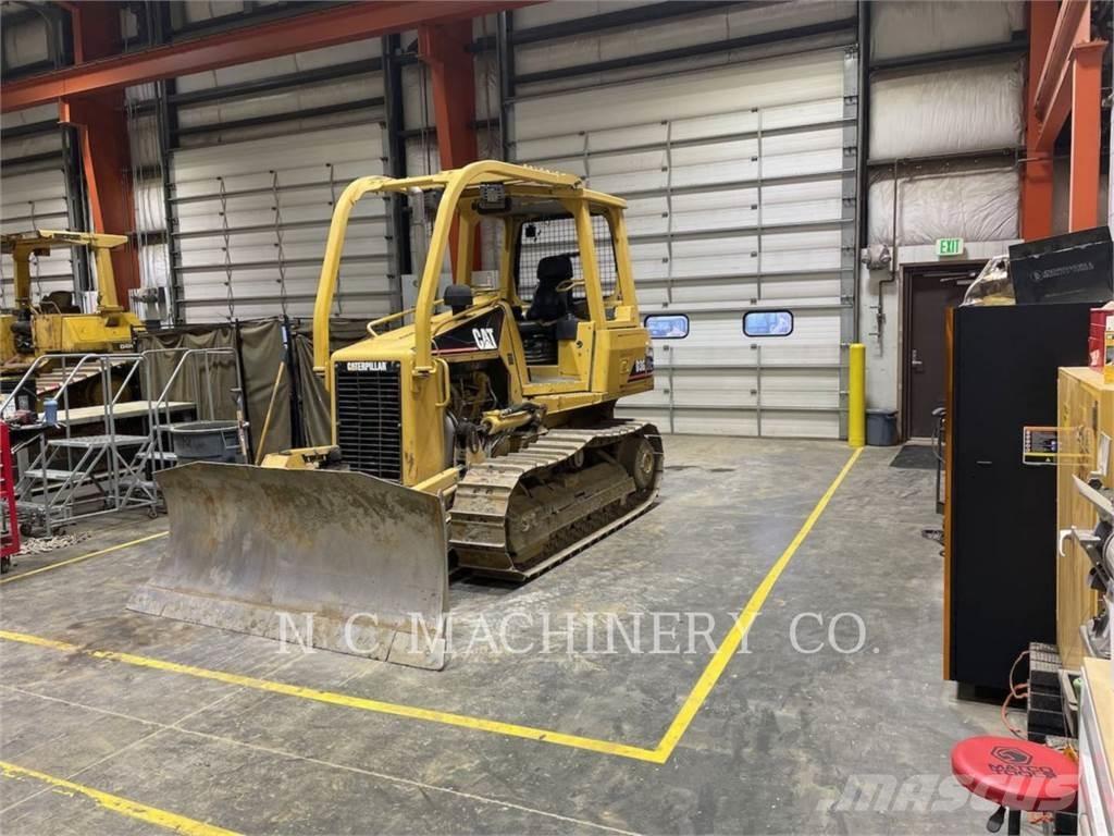 CAT D3G XLCN Buldozer sobre oruga