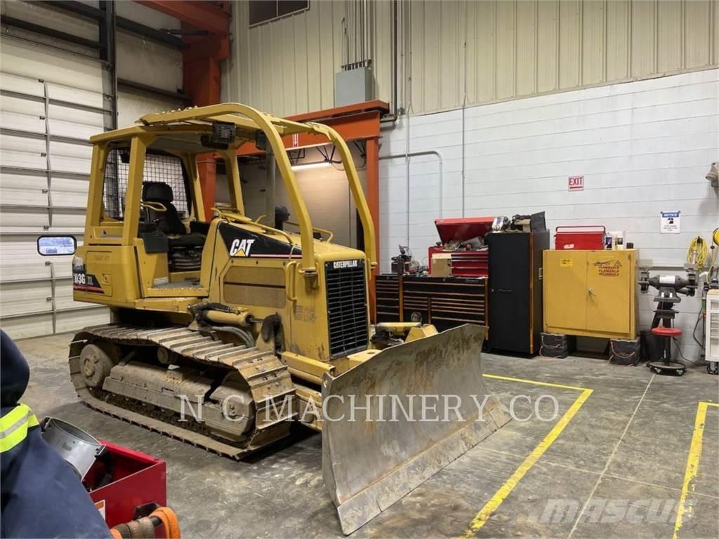CAT D3G XLCN Buldozer sobre oruga
