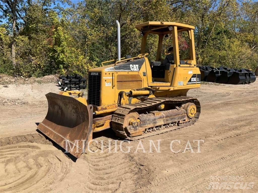 CAT D3GX Buldozer sobre oruga