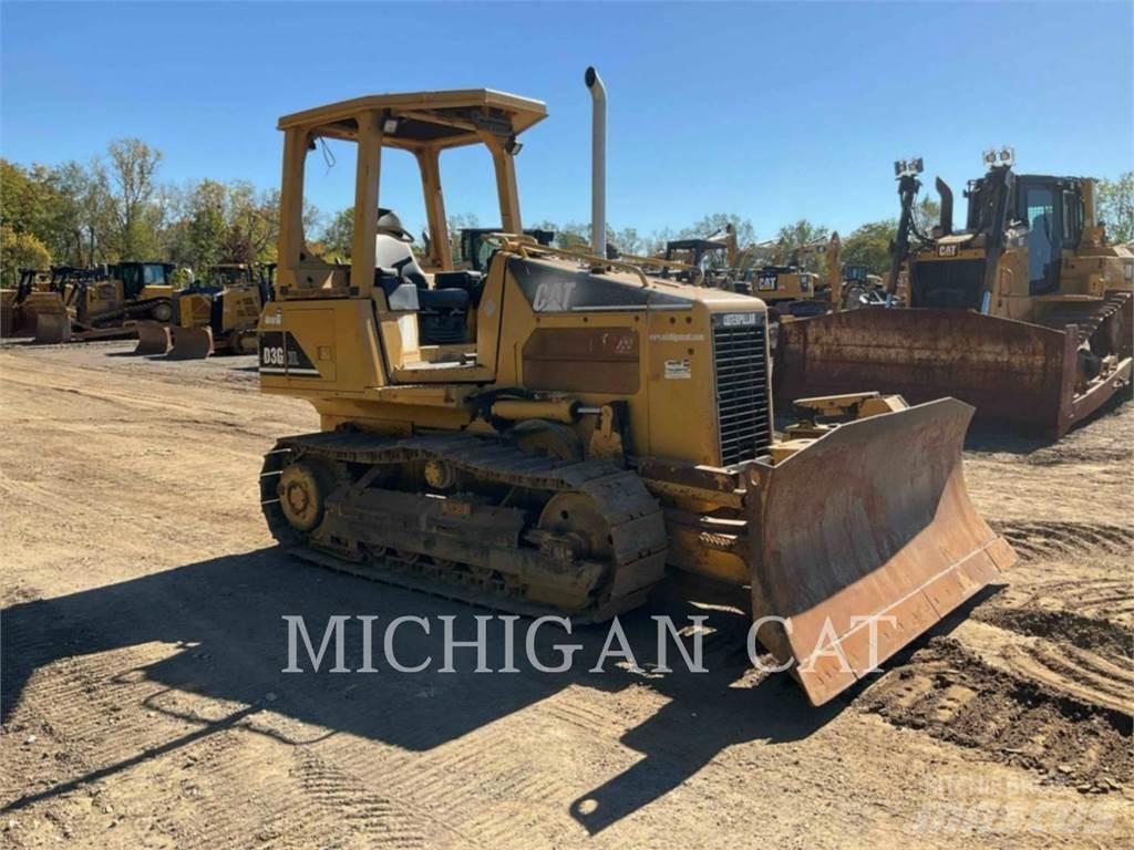 CAT D3GX Buldozer sobre oruga