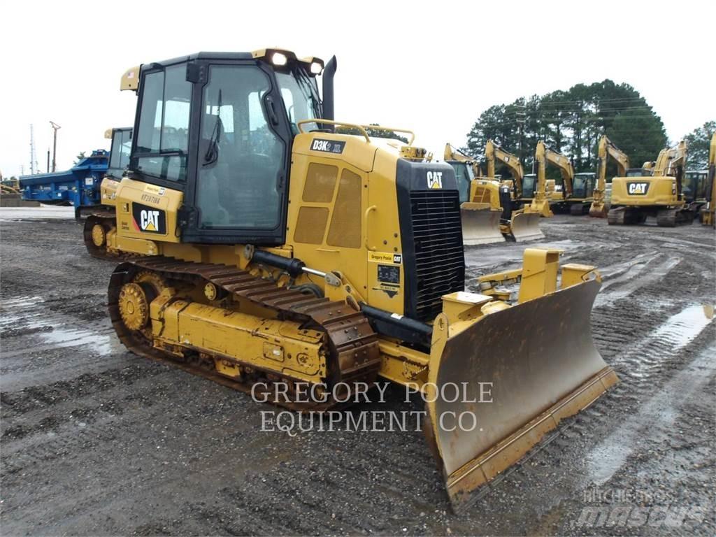 CAT D3K2XL Buldozer sobre oruga