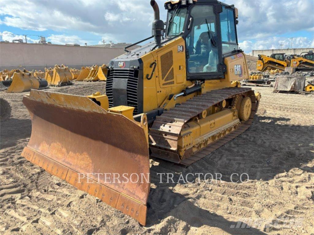 CAT D4 Buldozer sobre oruga