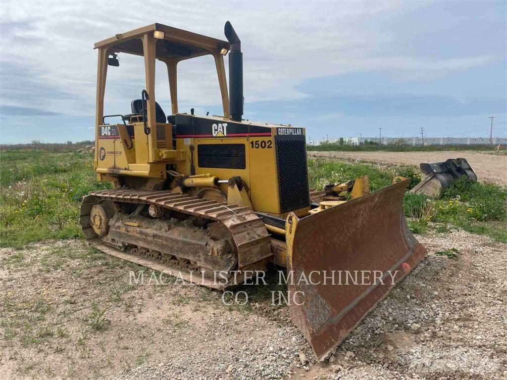 CAT D4C Buldozer sobre oruga