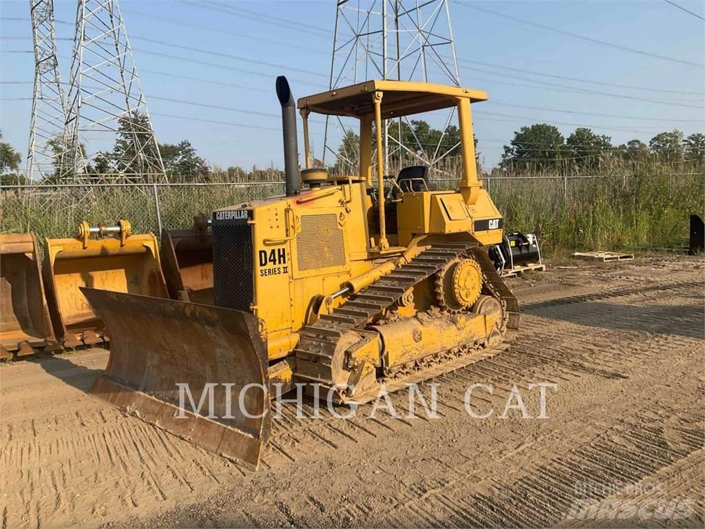 CAT D4H Buldozer sobre oruga