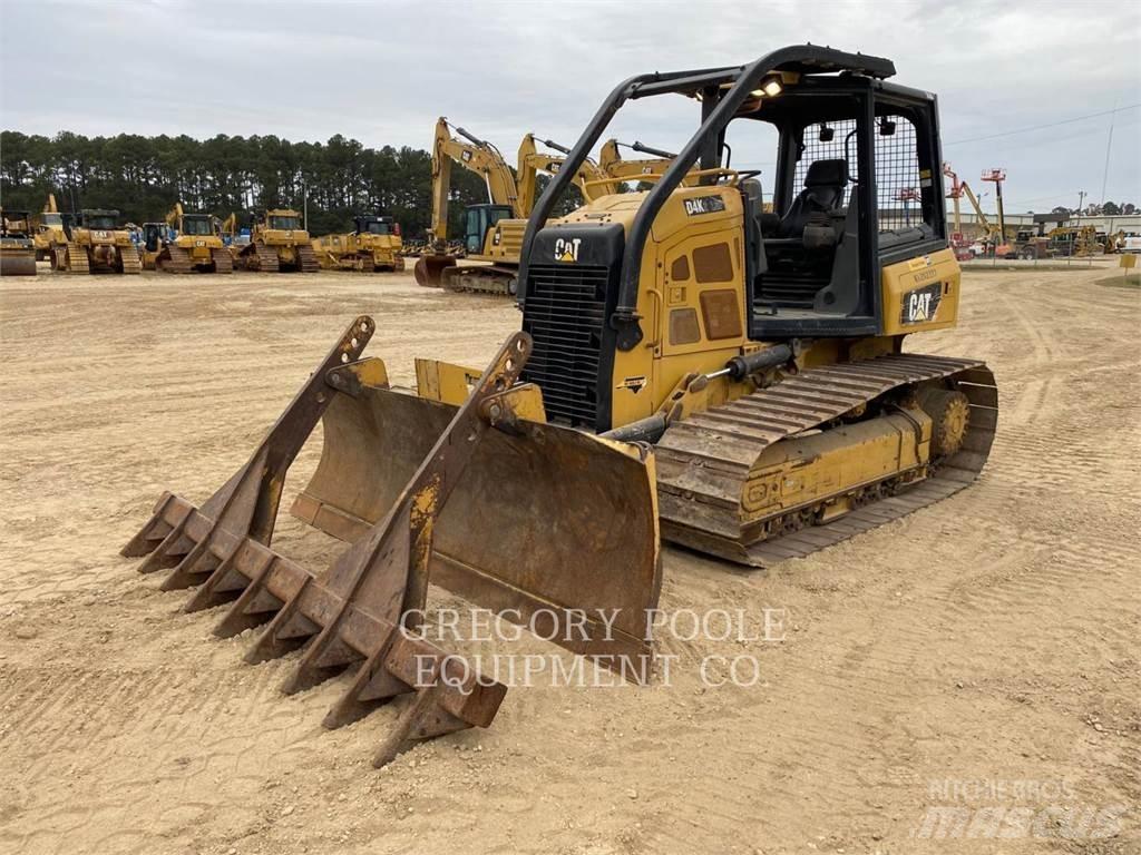 CAT D4K2LGP Buldozer sobre oruga