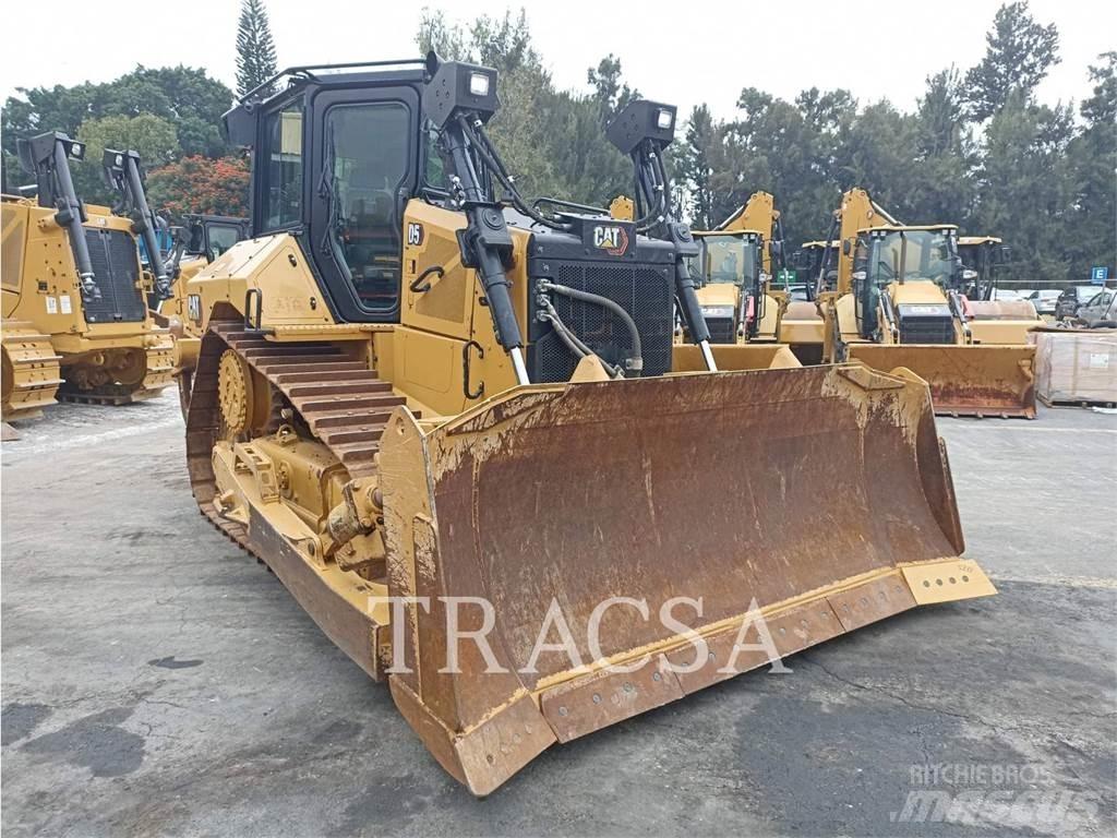 CAT D5 Buldozer sobre oruga