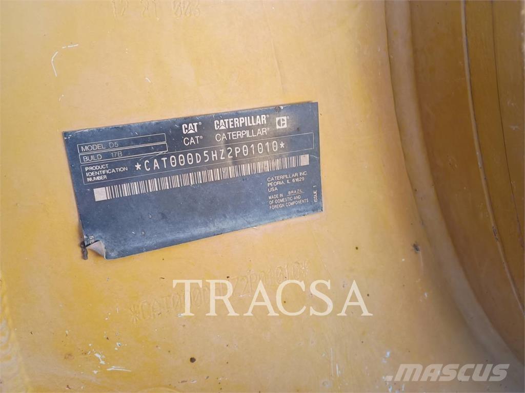 CAT D5 Buldozer sobre oruga