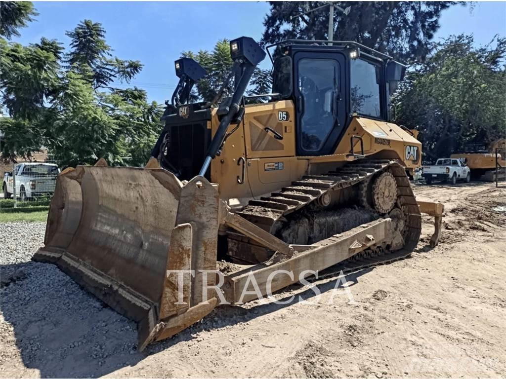 CAT D5 Buldozer sobre oruga