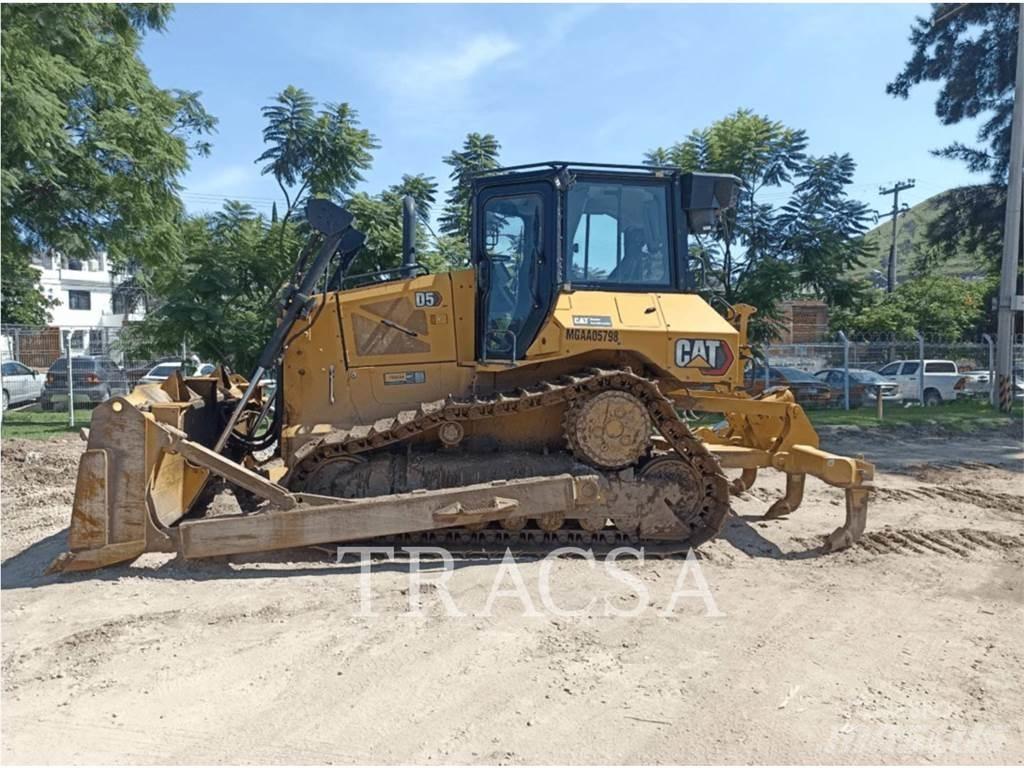 CAT D5 Buldozer sobre oruga