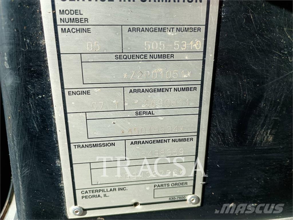 CAT D5 Buldozer sobre oruga