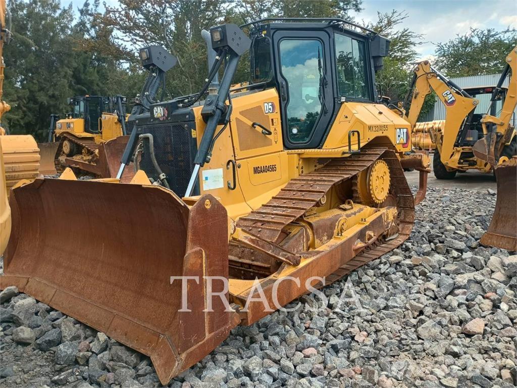 CAT D5 Buldozer sobre oruga