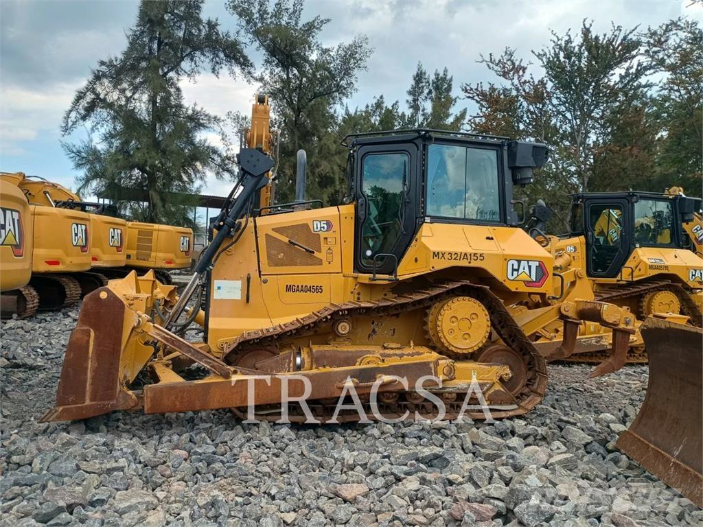 CAT D5 Buldozer sobre oruga
