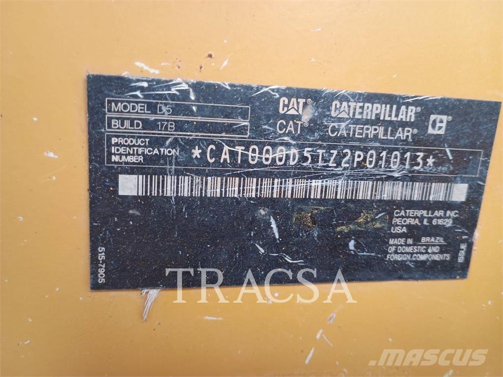 CAT D5 Buldozer sobre oruga