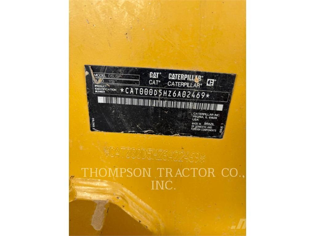 CAT D5 Buldozer sobre oruga