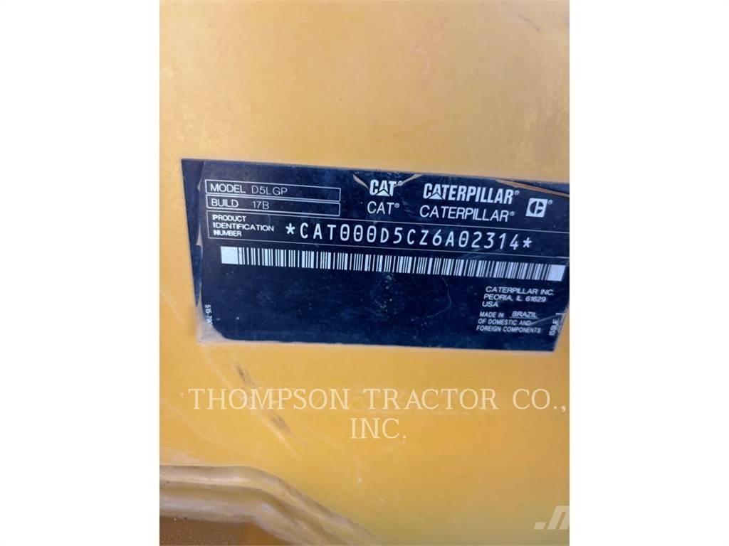 CAT D5 Buldozer sobre oruga