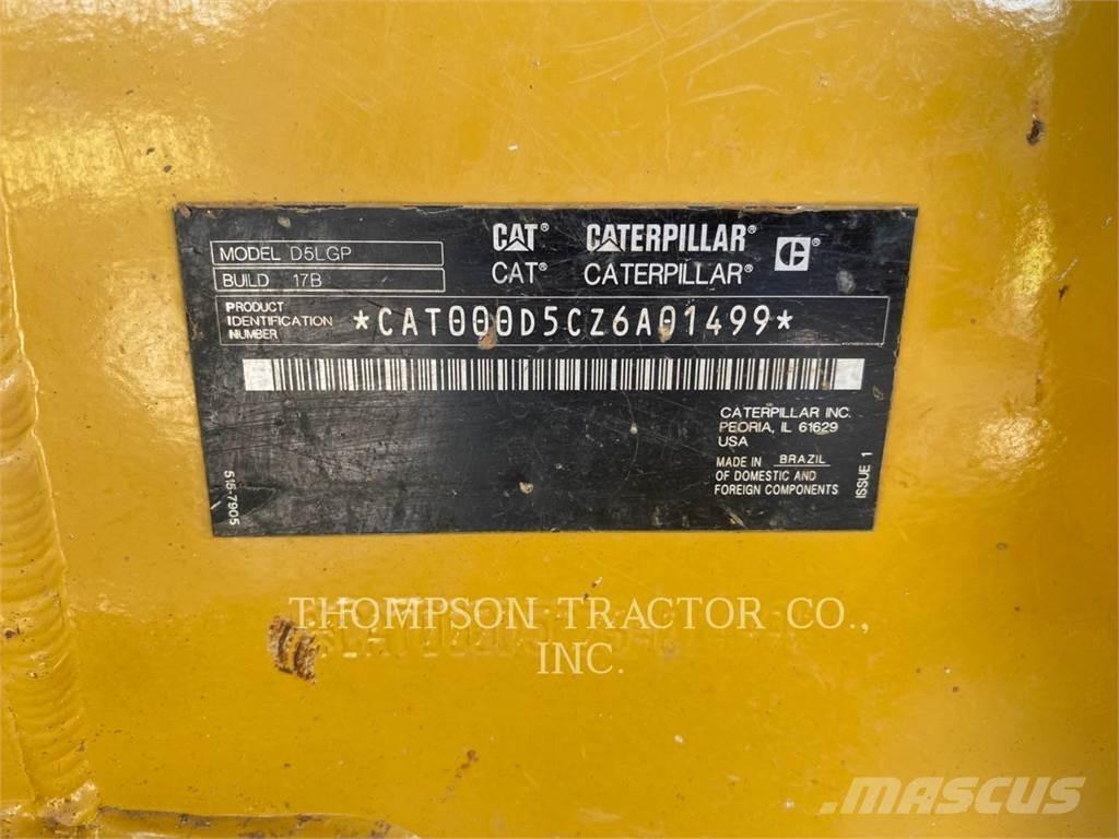 CAT D5 Buldozer sobre oruga