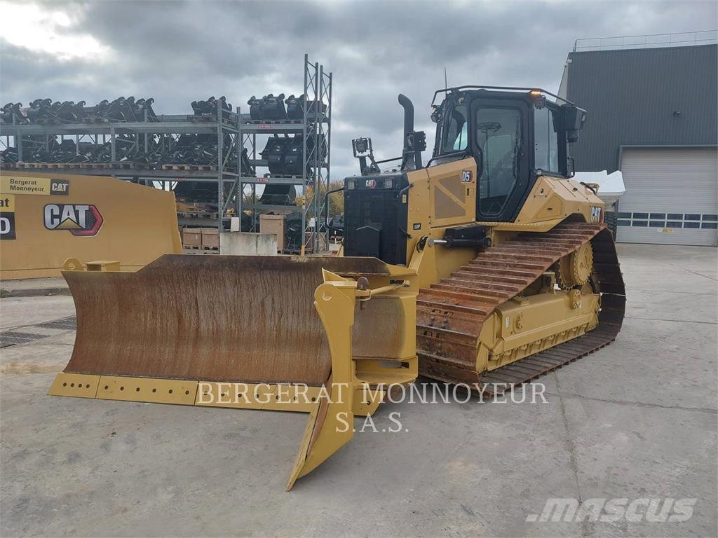 CAT D5 Buldozer sobre oruga
