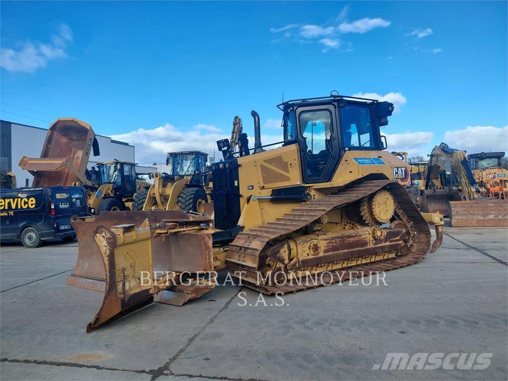 CAT D5 Buldozer sobre oruga