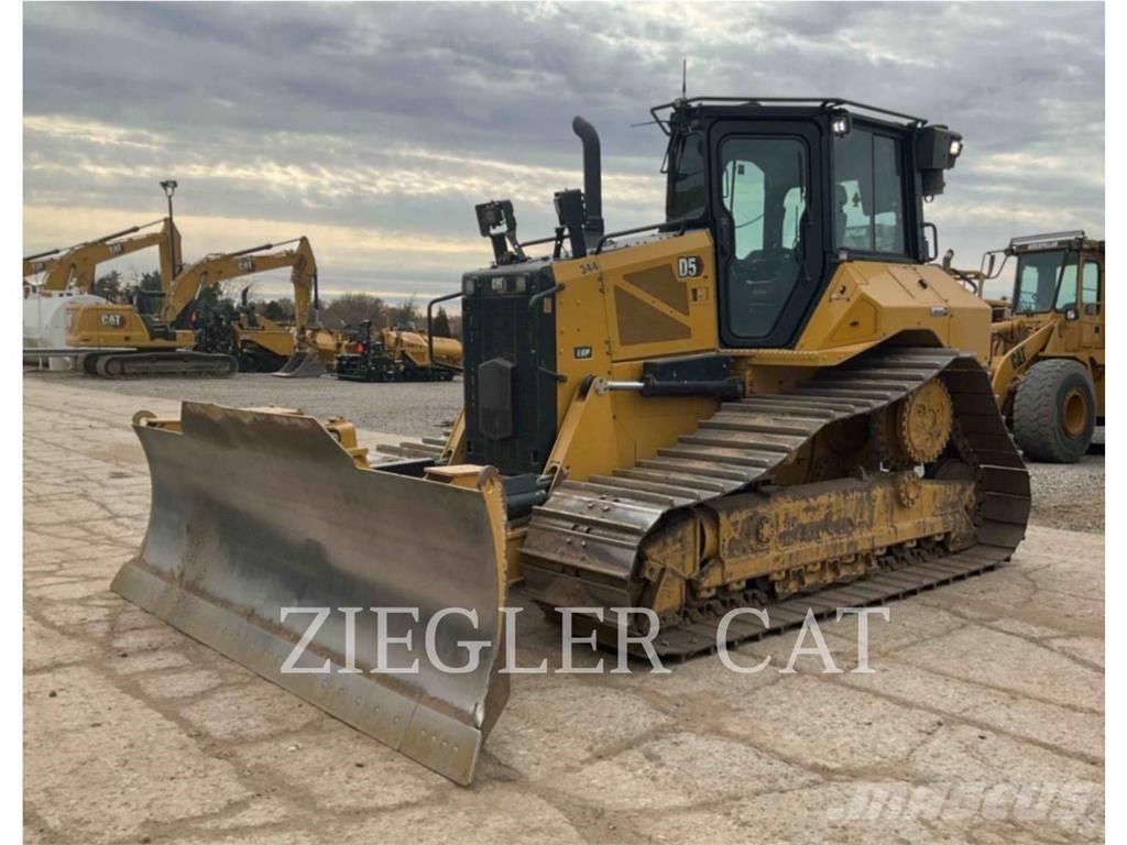 CAT D5 Buldozer sobre oruga