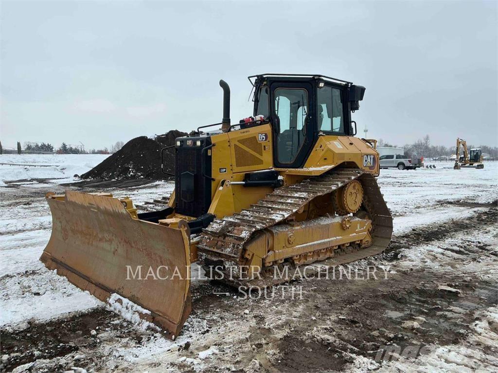 CAT D5 Buldozer sobre oruga