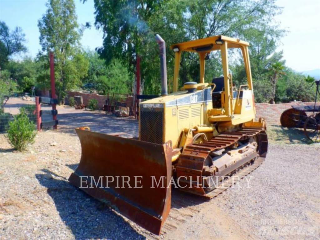 CAT D5C Buldozer sobre oruga