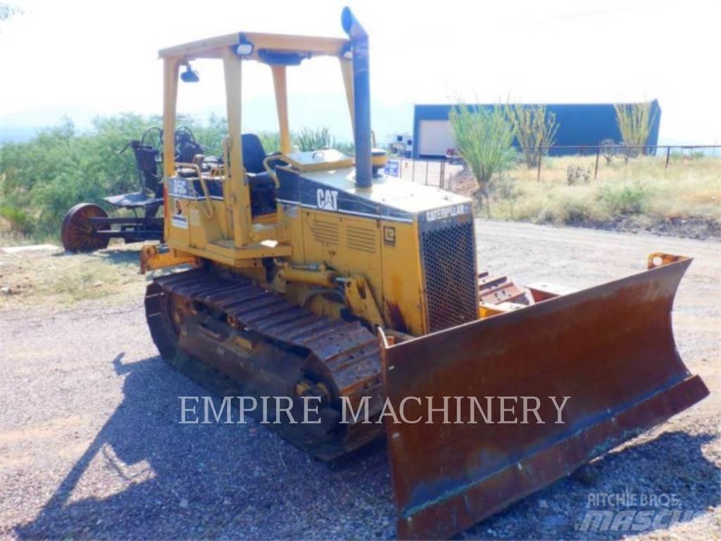 CAT D5C Buldozer sobre oruga