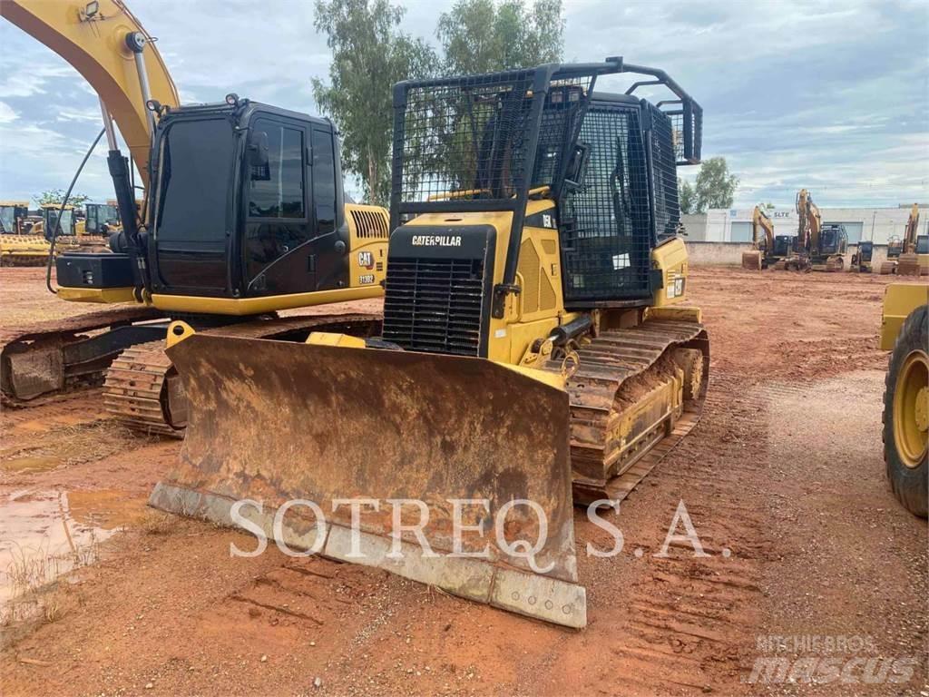 CAT D5K Buldozer sobre oruga