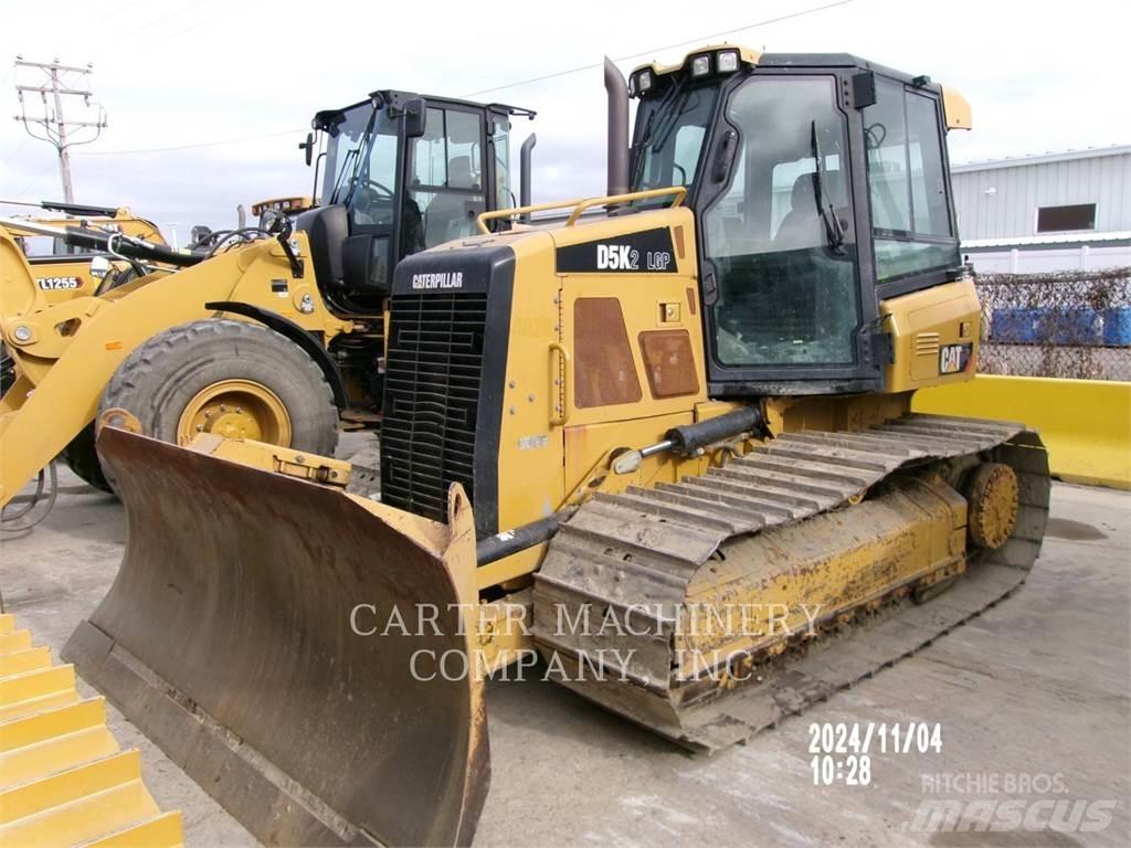 CAT D5K Buldozer sobre oruga