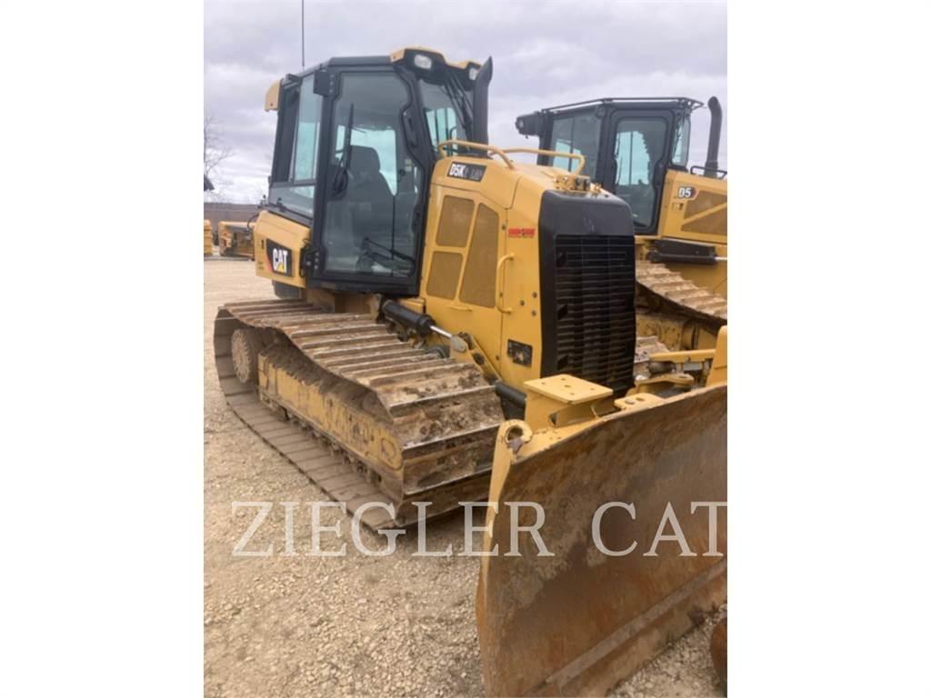 CAT D5K Buldozer sobre oruga