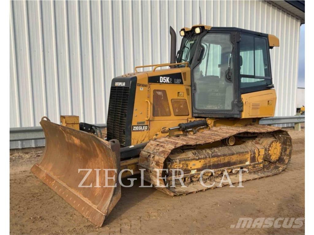 CAT D5K Buldozer sobre oruga