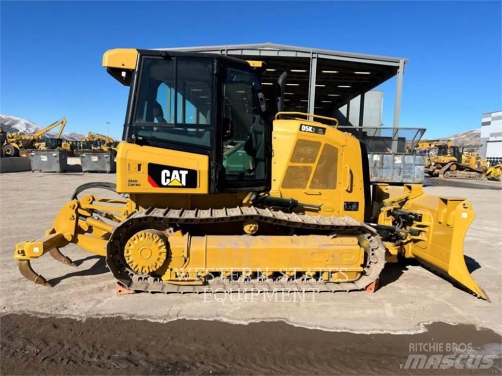 CAT D5K2 Buldozer sobre oruga