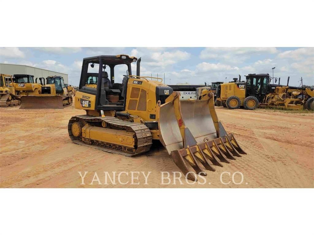 CAT D5K2 XL Buldozer sobre oruga
