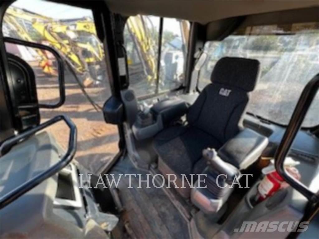 CAT D5K2 XL Buldozer sobre oruga