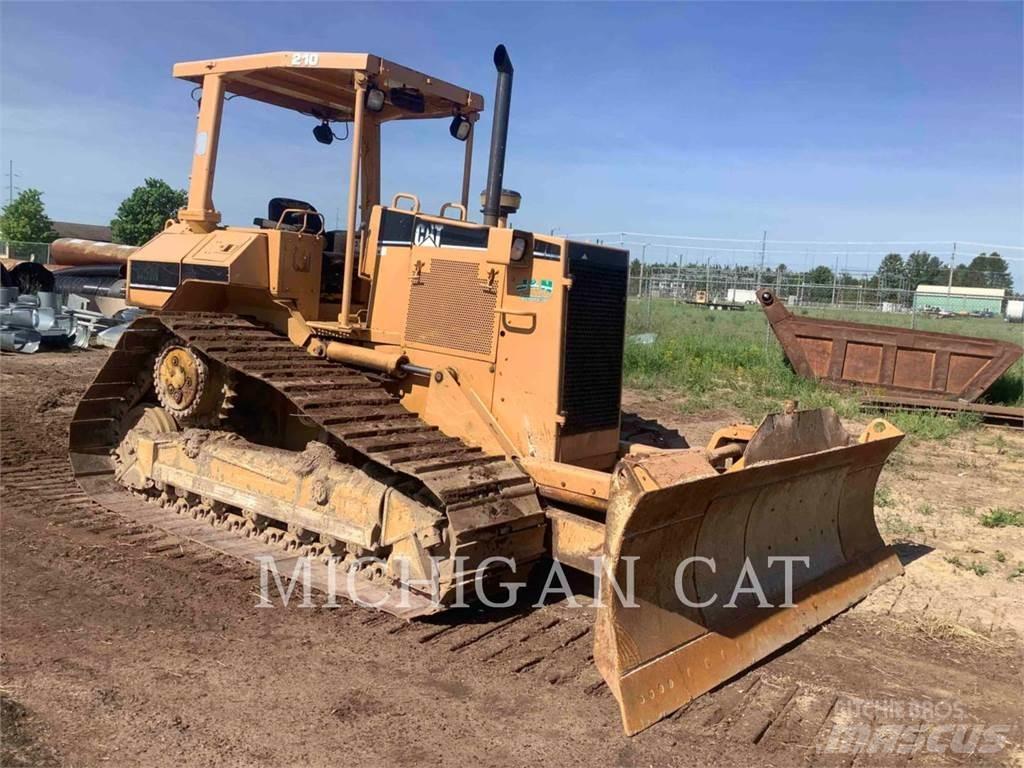 CAT D5ML Buldozer sobre oruga