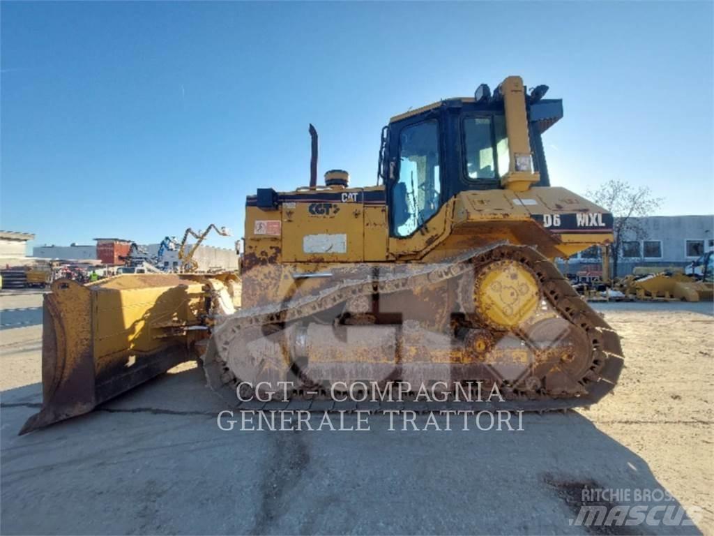 CAT D6M Buldozer sobre oruga