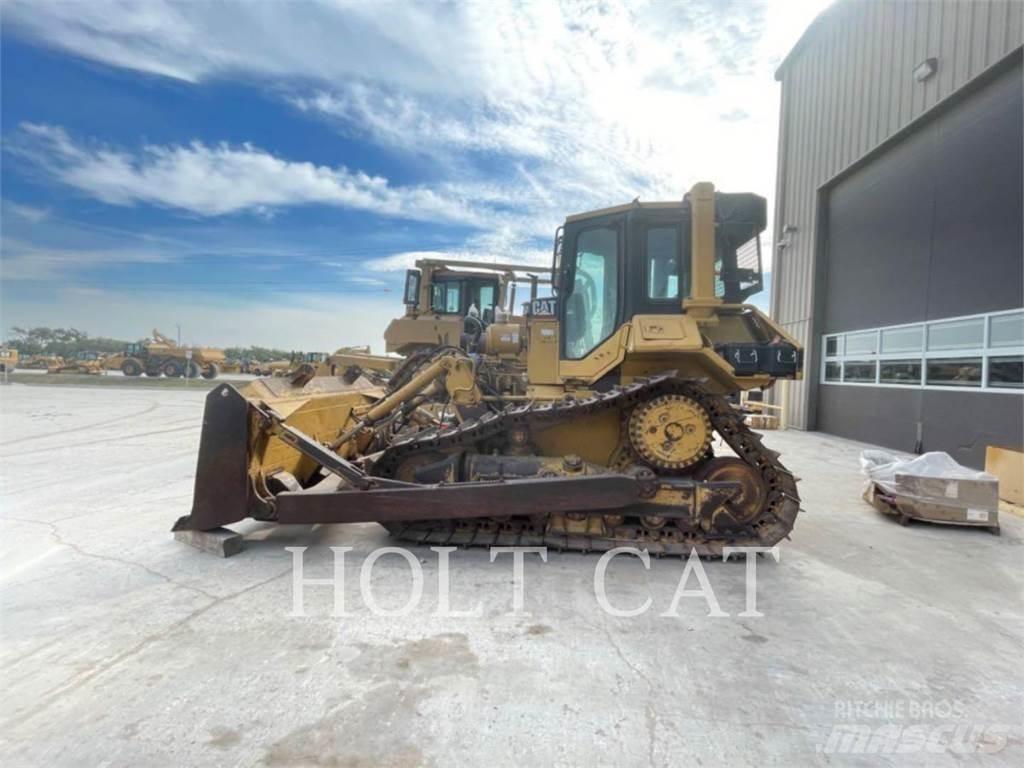 CAT D6M Buldozer sobre oruga