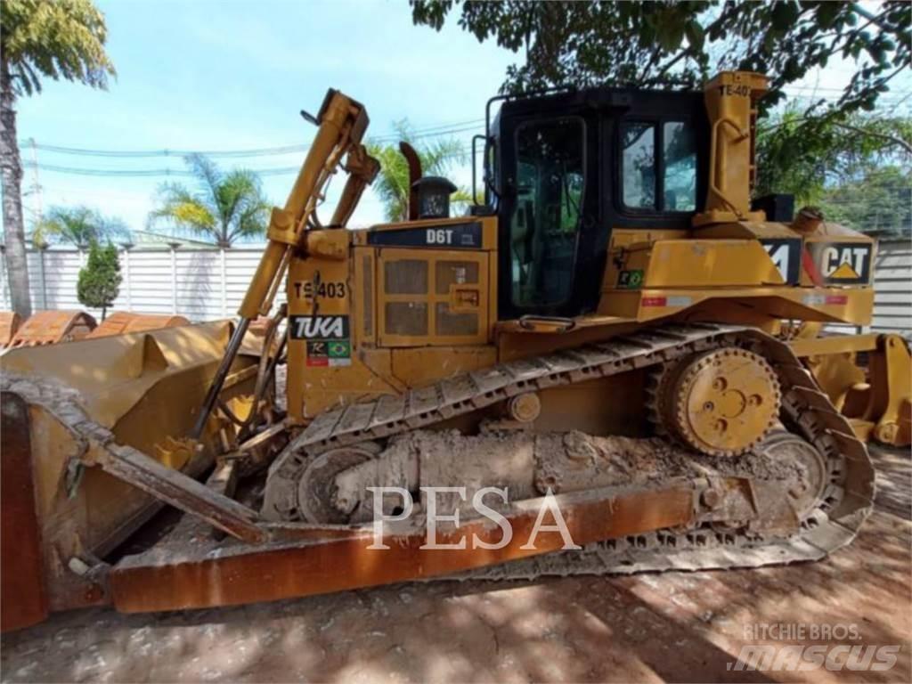 CAT D6T Buldozer sobre oruga