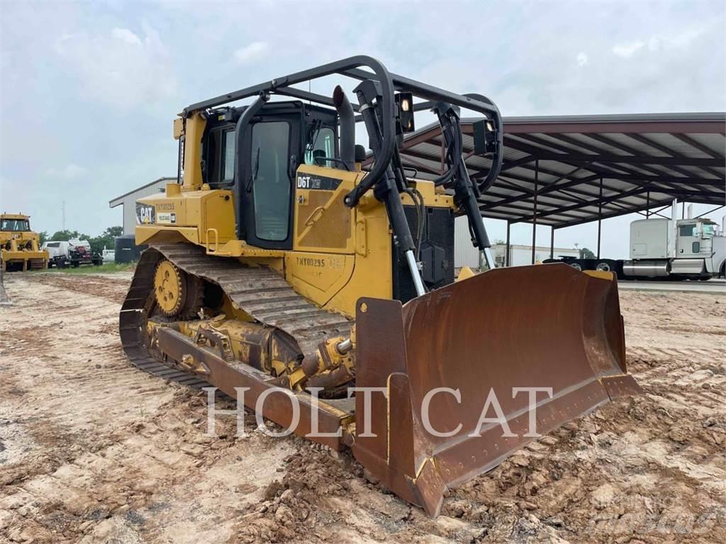 CAT D6T Buldozer sobre oruga