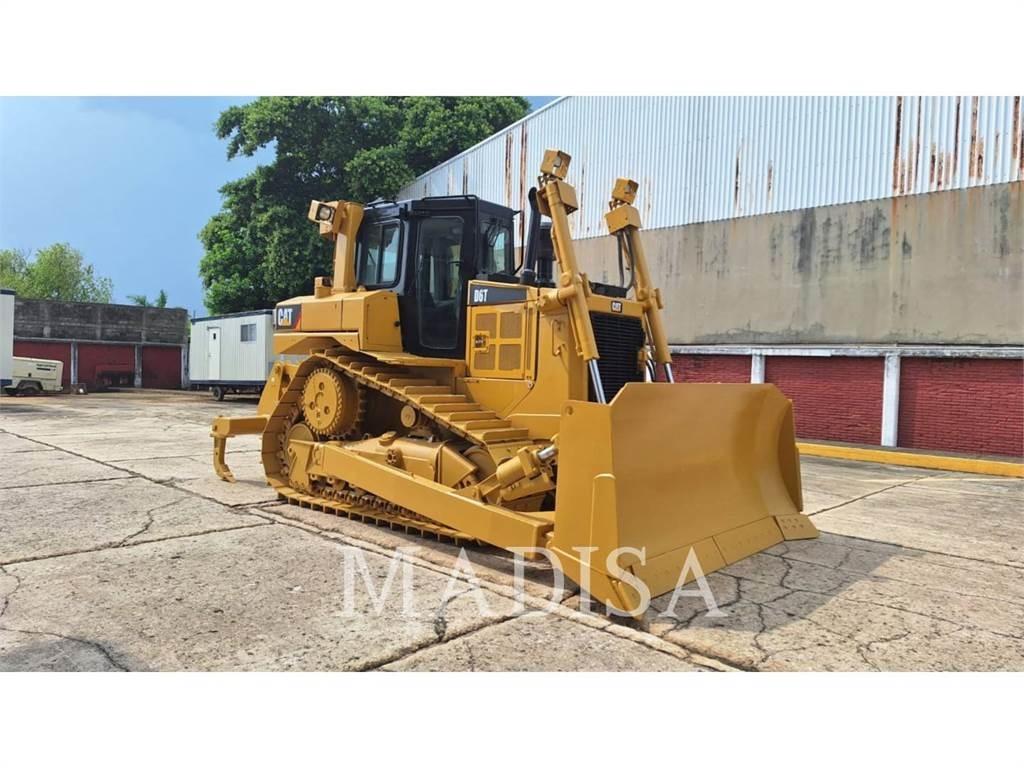 CAT D6T Buldozer sobre oruga