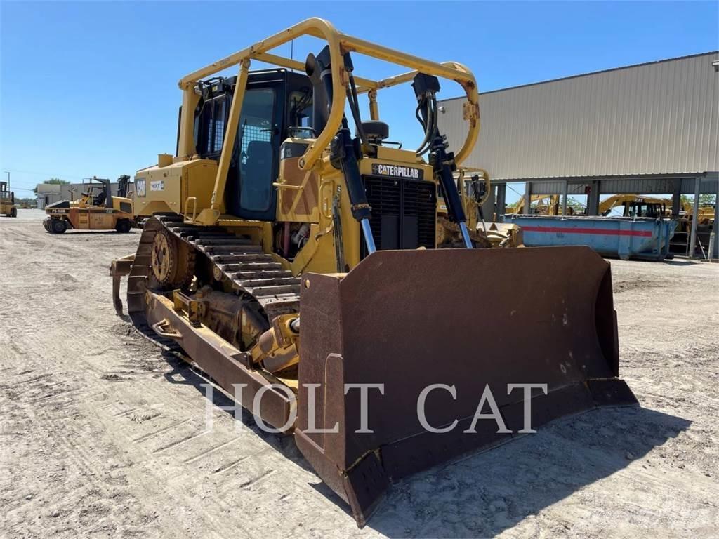 CAT D6T Buldozer sobre oruga