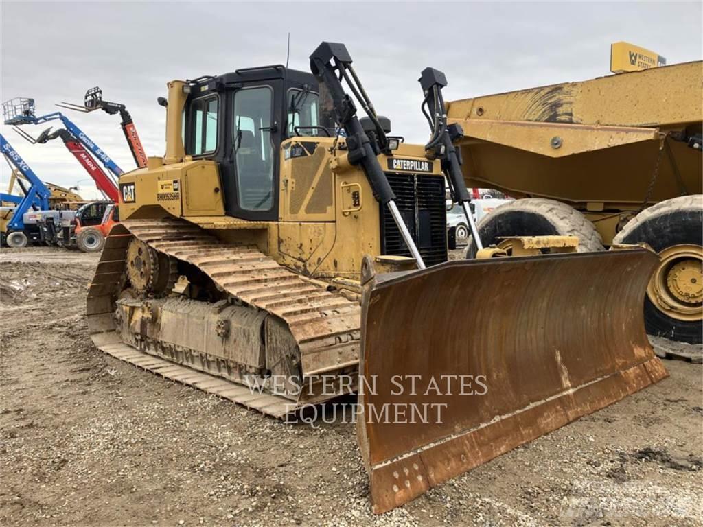 CAT D6T Buldozer sobre oruga