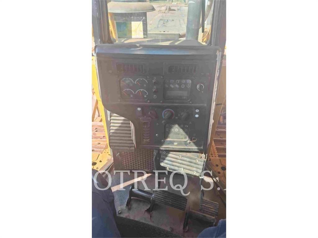 CAT D6T Buldozer sobre oruga