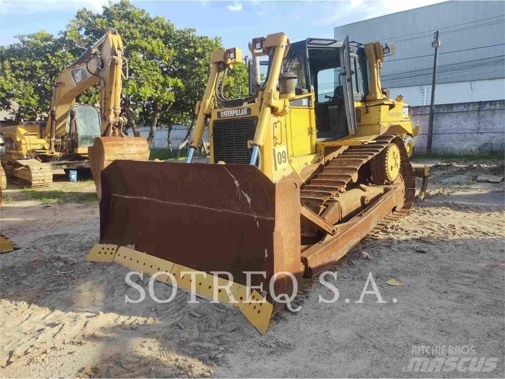 CAT D6T Buldozer sobre oruga