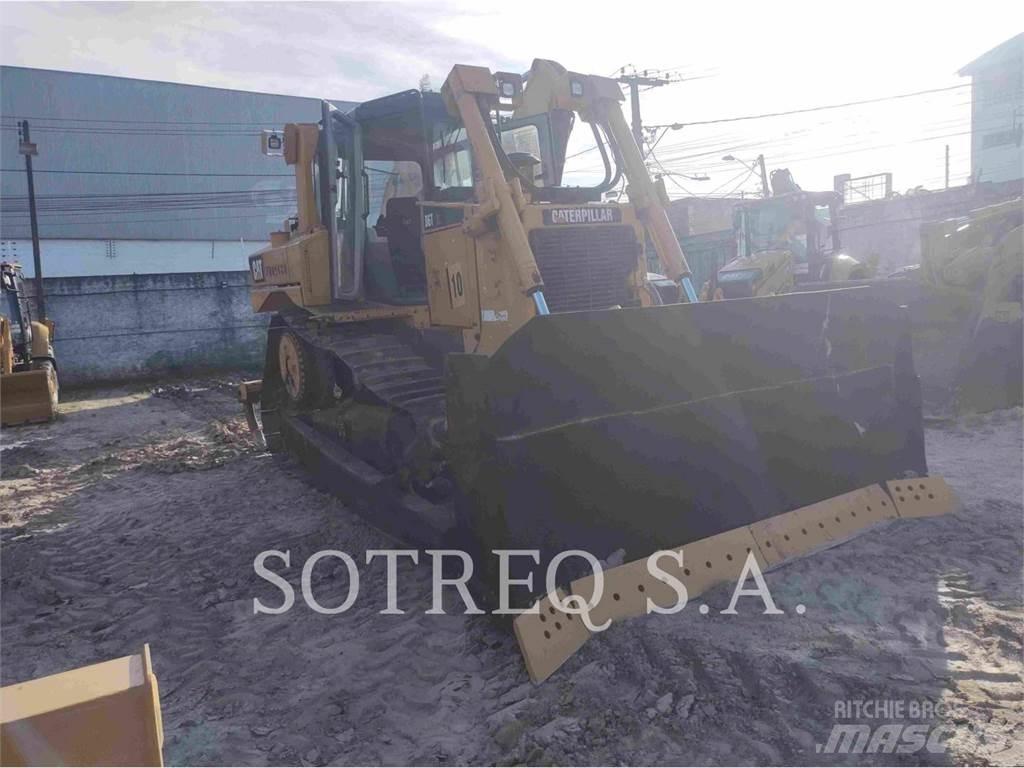 CAT D6T Buldozer sobre oruga