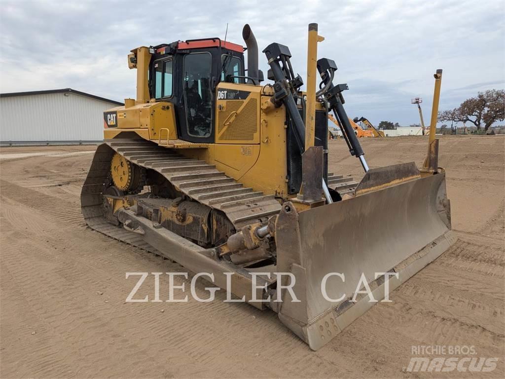 CAT D6T Buldozer sobre oruga