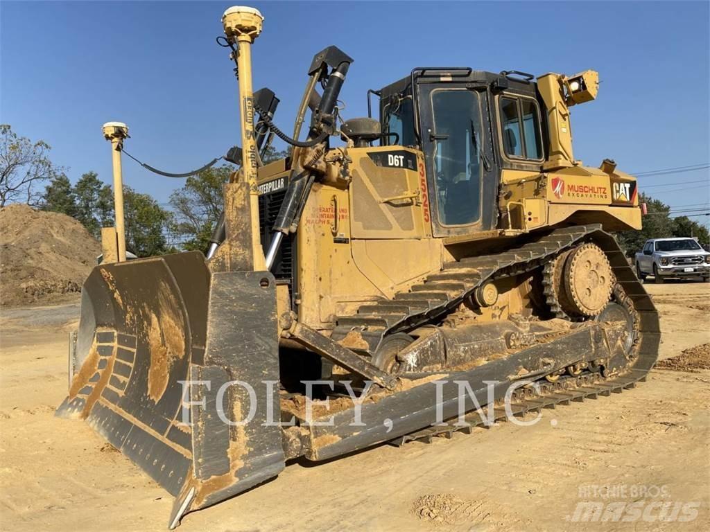 CAT D6T Buldozer sobre oruga