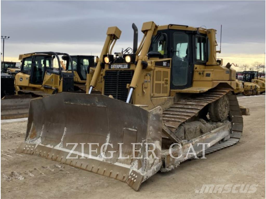 CAT D6T Buldozer sobre oruga