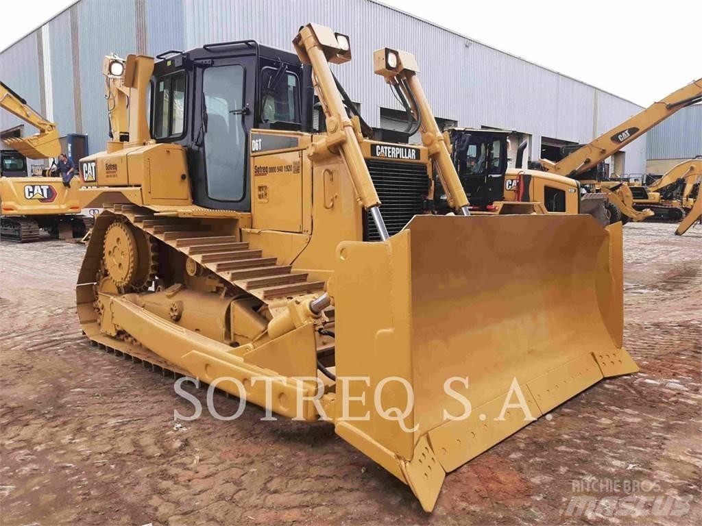 CAT D6T Buldozer sobre oruga